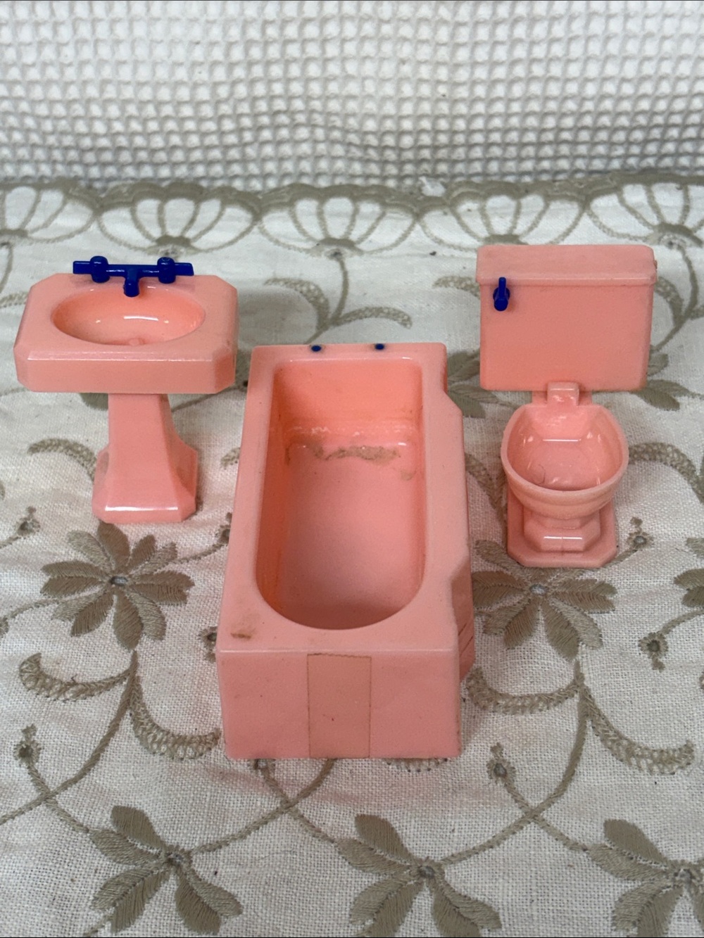 Dollhouse furniture